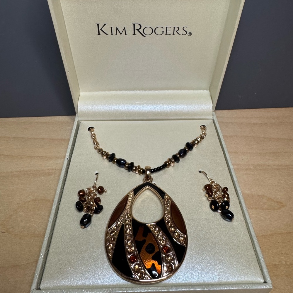 NIB Kim Rogers rose gold tone necklace/earring set w/blk & brwn enamel pendant